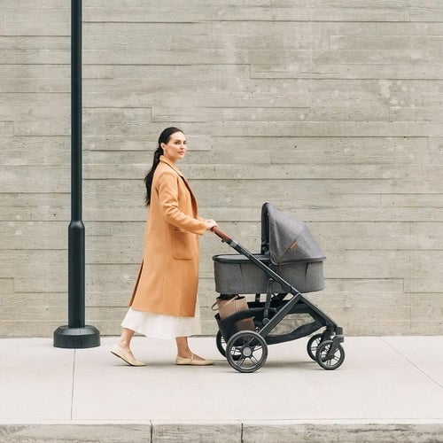 UPPAbaby Vista V3 duovogn, her vist med babydelen i farge Greyson Grå